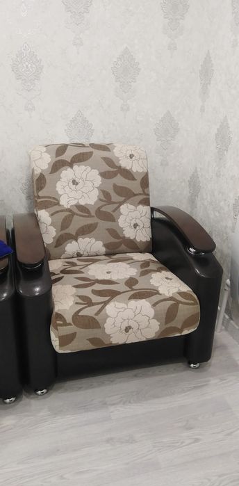 Диван раскладной с двумя креслами