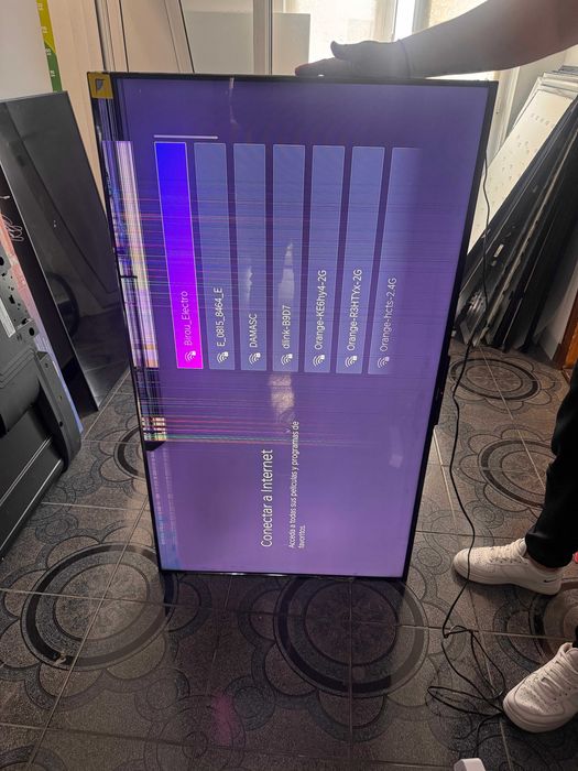 Televizoare Piese Mici Fisuri Functionale Smart