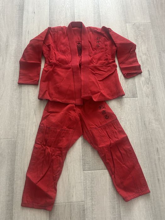 Продам кимано размеры м4.м3.м2