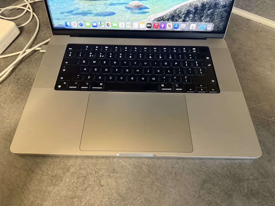 MacBook Pro 16 Apple M1 MAX ram:32GB/1Tb SSD