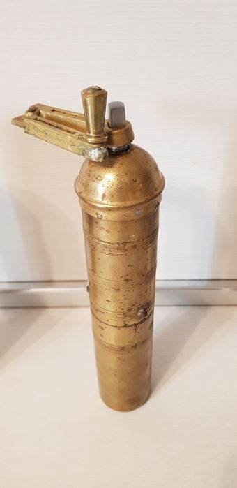 Старинна механична мелничка за кафе и подправки