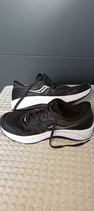 Saucony Omni 19 дамски маратонки размер 39 в черно и бяло