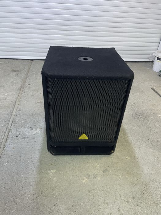 Активна Behringer 18”