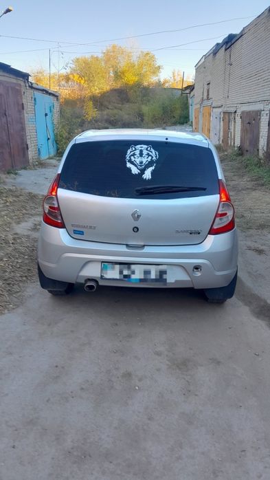 Рено сандеро  автомобиль
