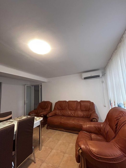 Inchiriez apartament cu doua camere complet mobilat si utilat.