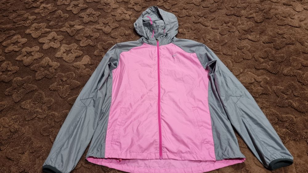 Яке ветровка лятно