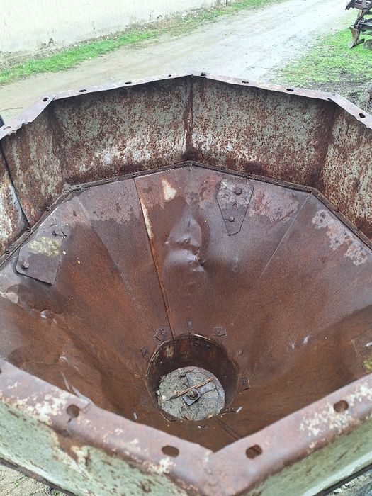 NRU urug‘ va dori sepish uchun moslama