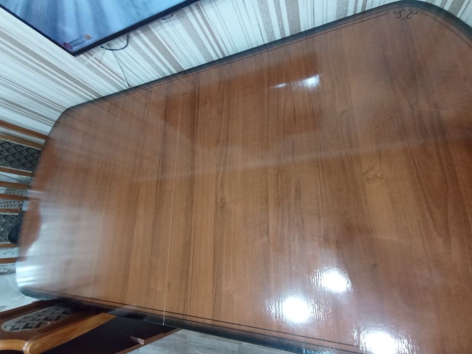 Продам Стол для гостиной