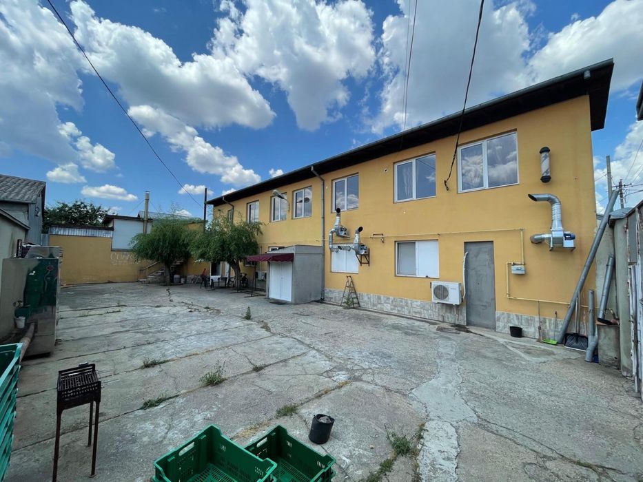 Hala cu cladire birou , curte 240 mp , acces TIR - spatiu firma