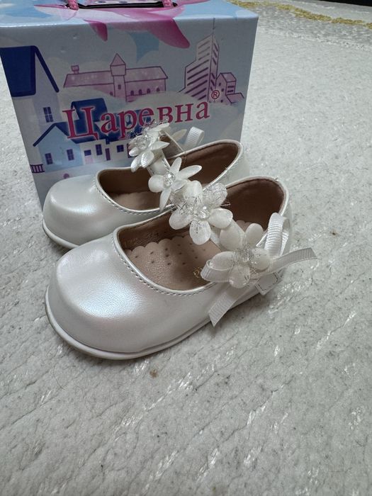 Продам туфли на годик  размер 18