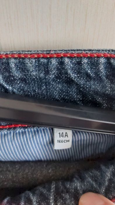 Джинсы от Armani Junior.