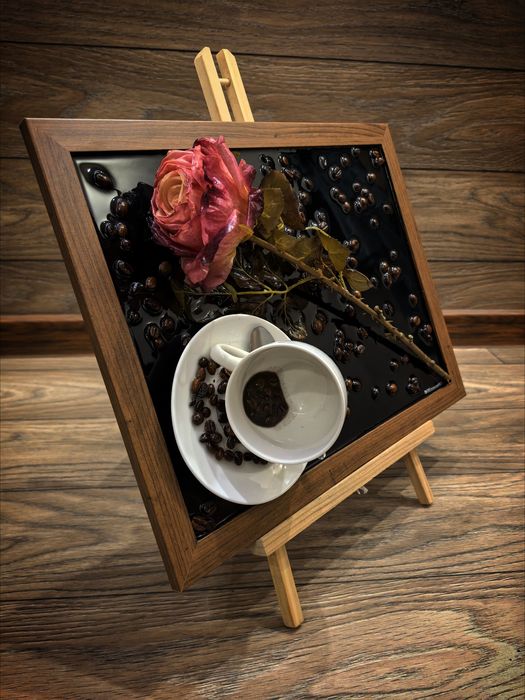 Ръчно изработени картини, заляти с епоксидна смола.