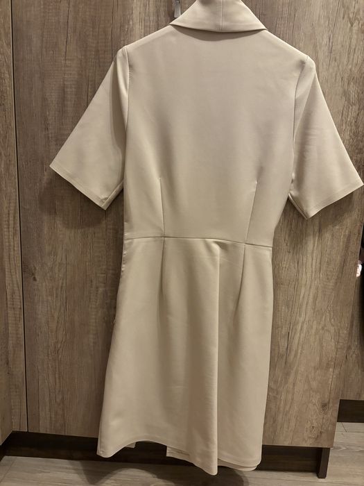 Рокля с къс ръкав