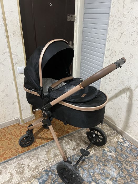 Продам коляску 2 в 1. Полной комплектации.