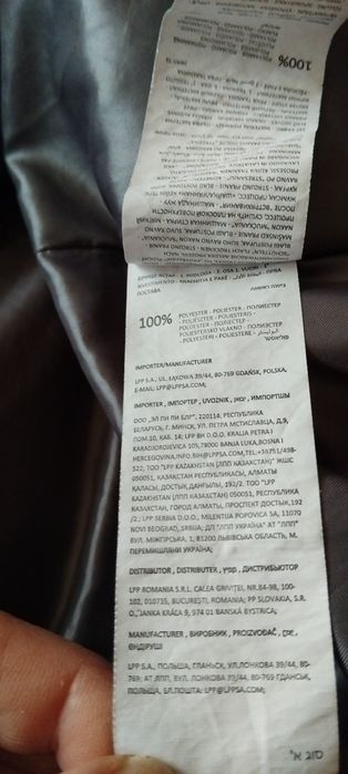 Продавам дамско оригинално яке Croppяке