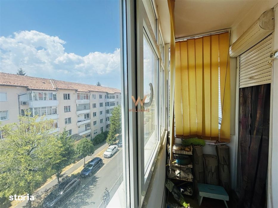 Apartament 3 camere,  zona Cedonia, cu balcon, la cheie