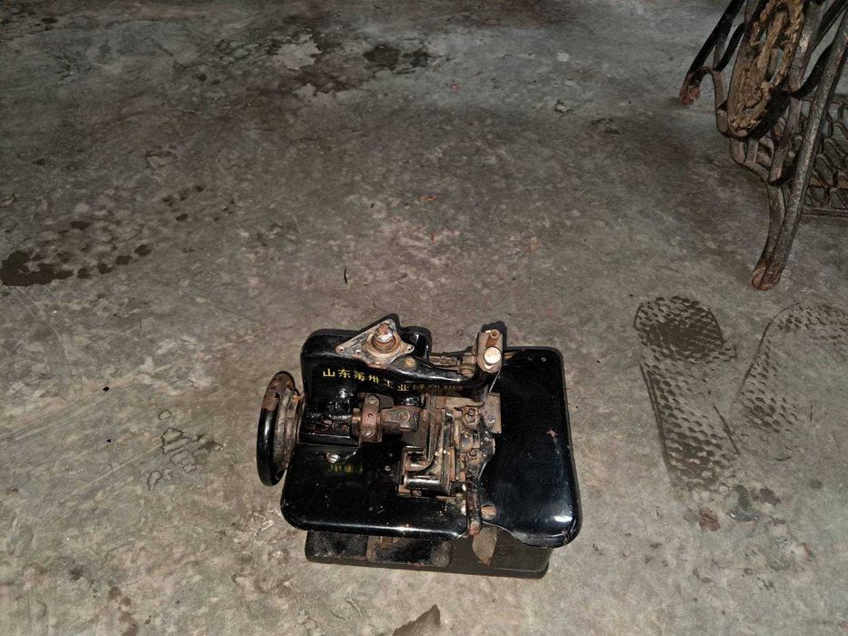 Продавам шевна машина Singer