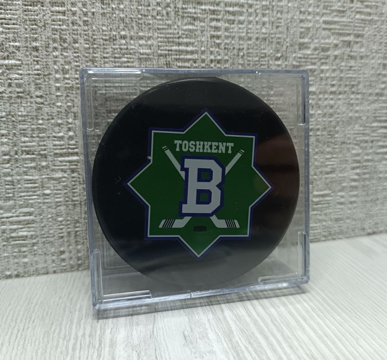 Шайба хоккейная.