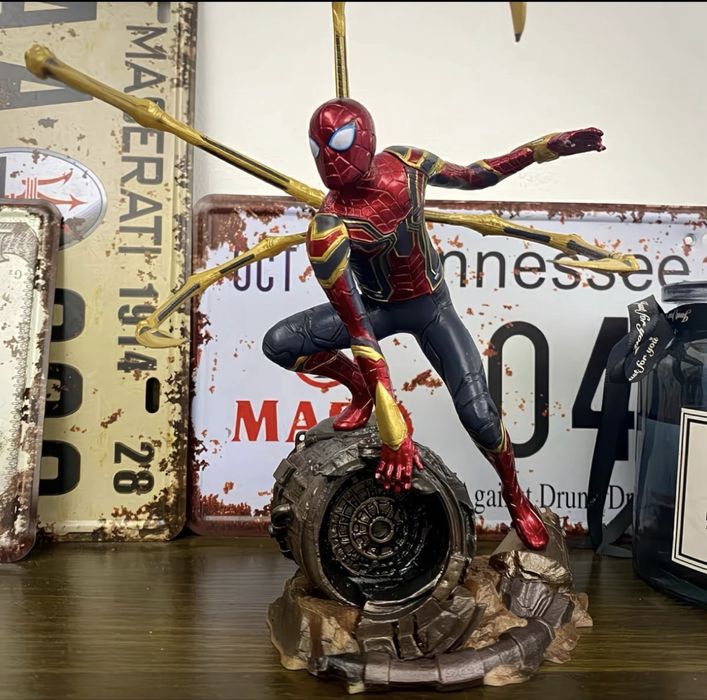 Фигурка Человек-паук (Spider-Man), 20 см, с подставкой