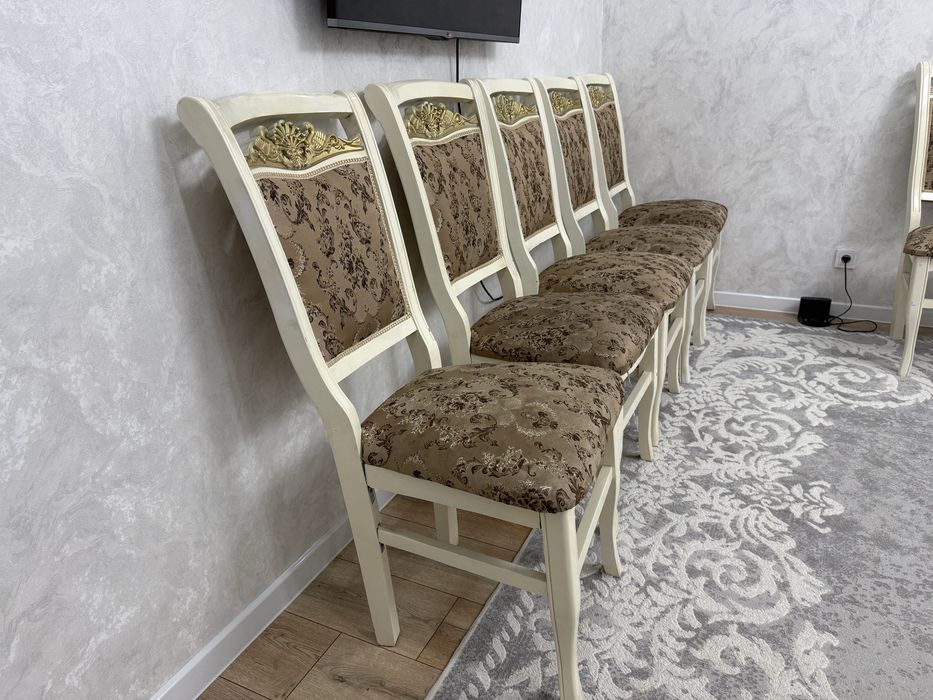 Продам 8 стульев в хорошем состоянии