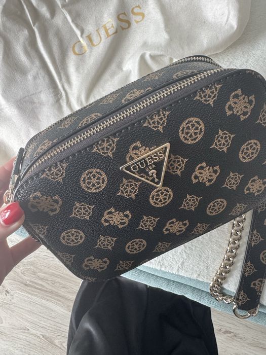 Дамска чанта Guess
