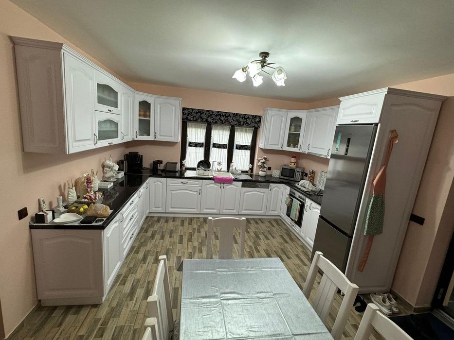 Vând casă ,în zona 14 Mai