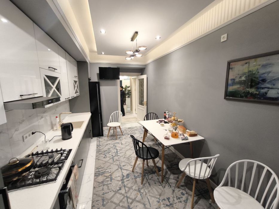 Продается 4 комн квартира в Ц квартале V650