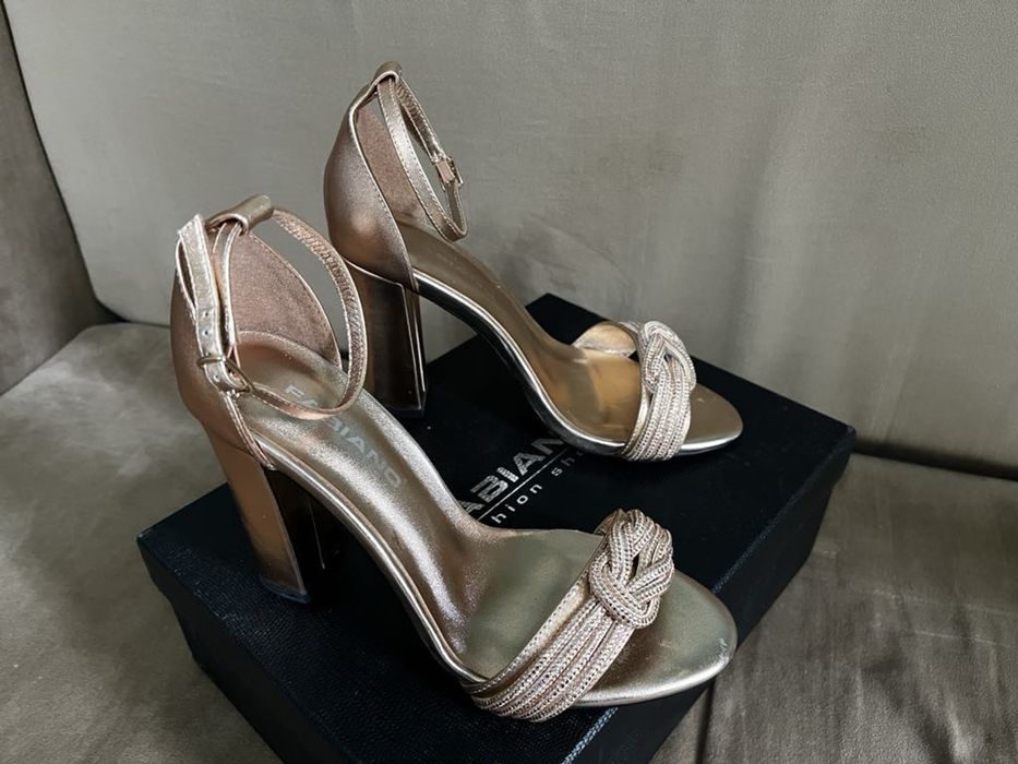 Елегантни и стилни обувки