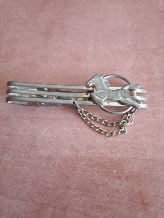 щипки за вратовръзка