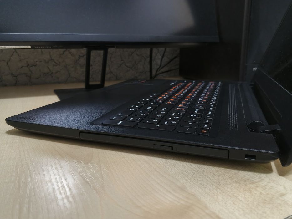 LENOVO IdeaPad 110 15,6" HD/Celeron N3060/ 2GB DDR3L/ 500GB HDD/DVD-RW