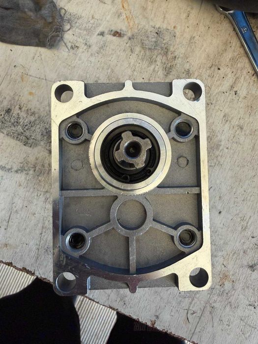 Хидравлична зъбна помпа нова