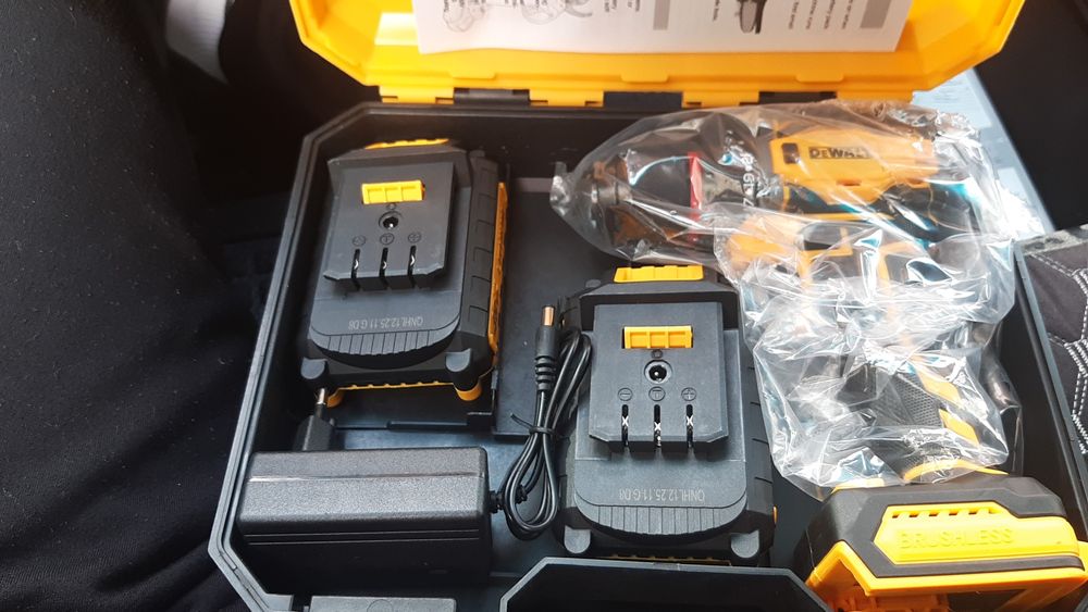 Продам новый шуруповерт DeWALT