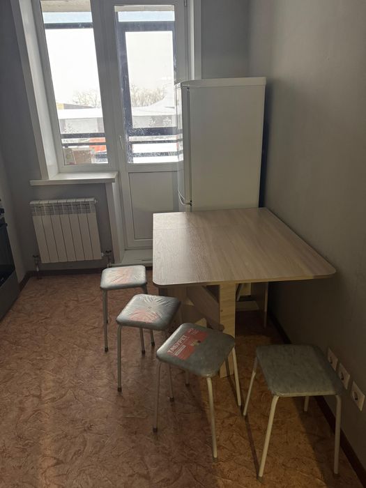 Продам 4 табуретки новые