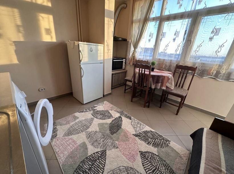 Дава се под наем Двустаен апартамент в Бургас, Славейков - 45 кв.м за 306 € - Снимка #1