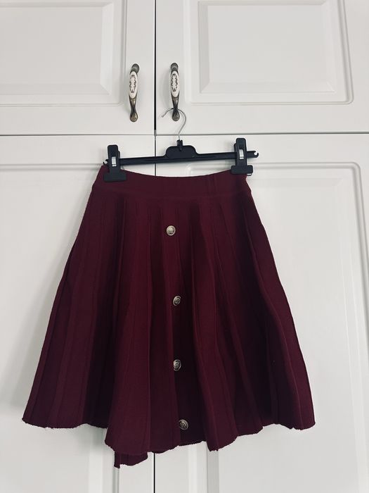 Costum fusta si bluza , masura S / M , culoare rosu / visiniu