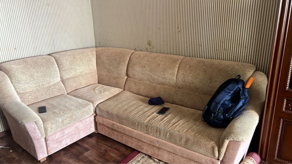 Продом уголок диван старый