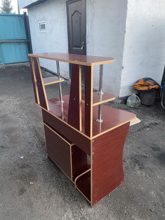 Продам компьютерный стол