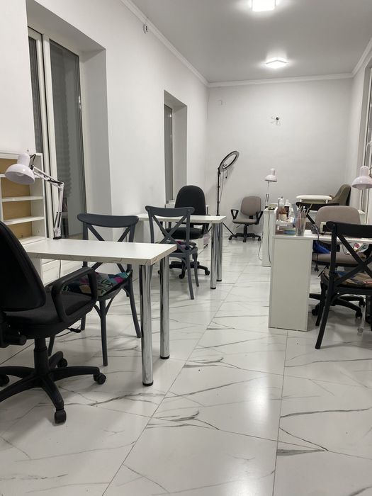 Сдается маникюрный столик