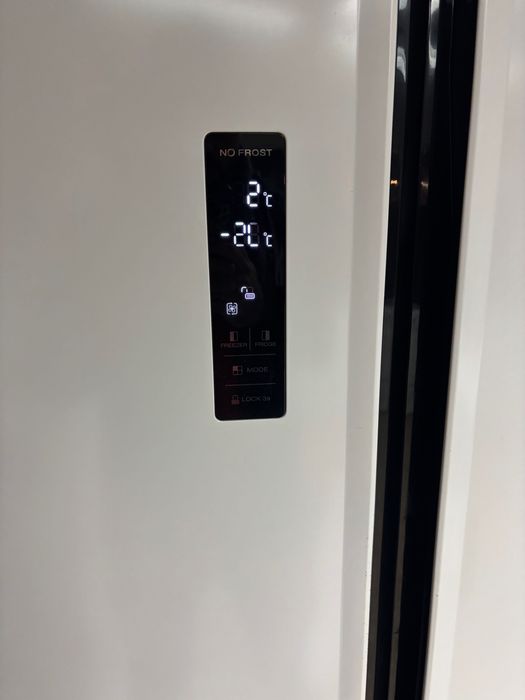 Просторен Side-by-Side No Frost хладилник