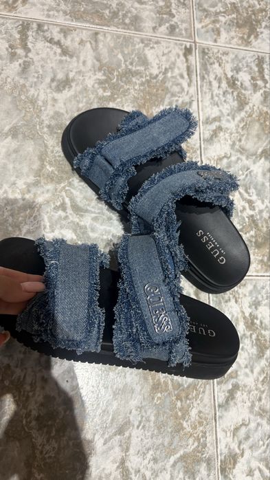 Оригинални чехли GUESS!