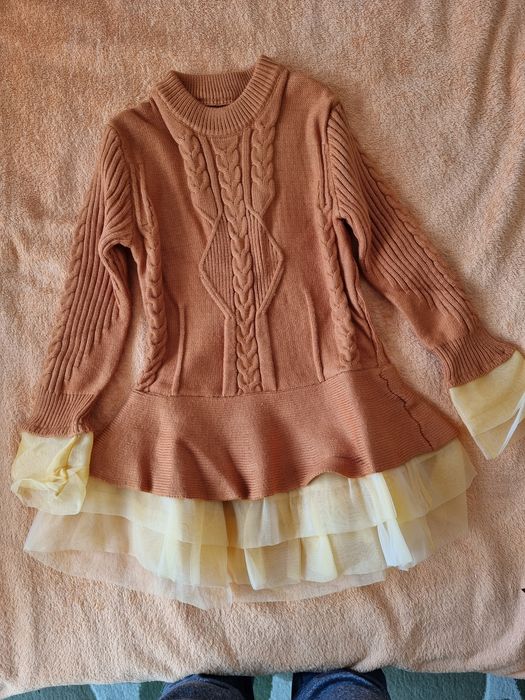 Детски красиви плетени рокли в червено, кафяво и екрю