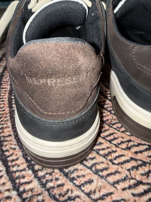 Кроссовки премиум сегмента Британский уличный сегмент