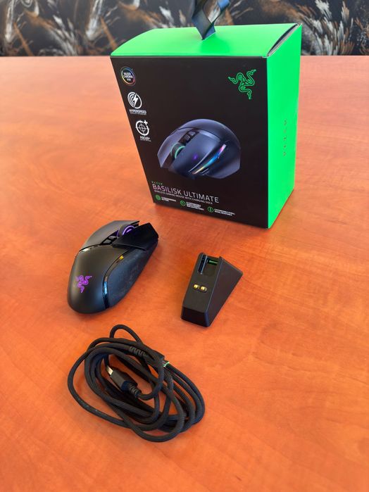 Геймърска мишка Razer BasiliskUltimate с включен ChargingDock,безжична