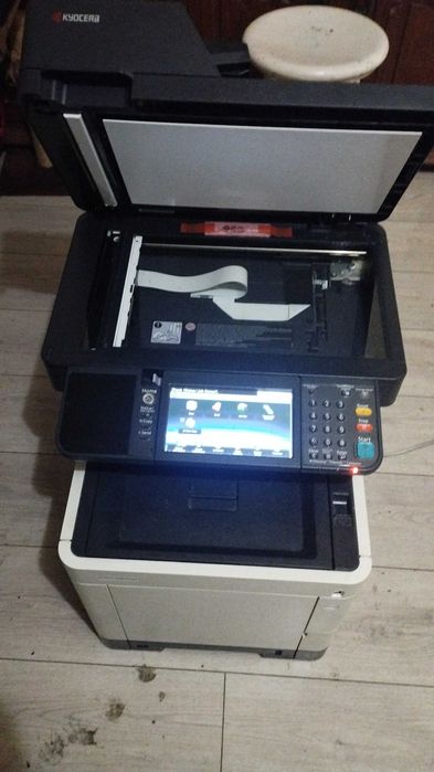 Vând imprimanta kyocera