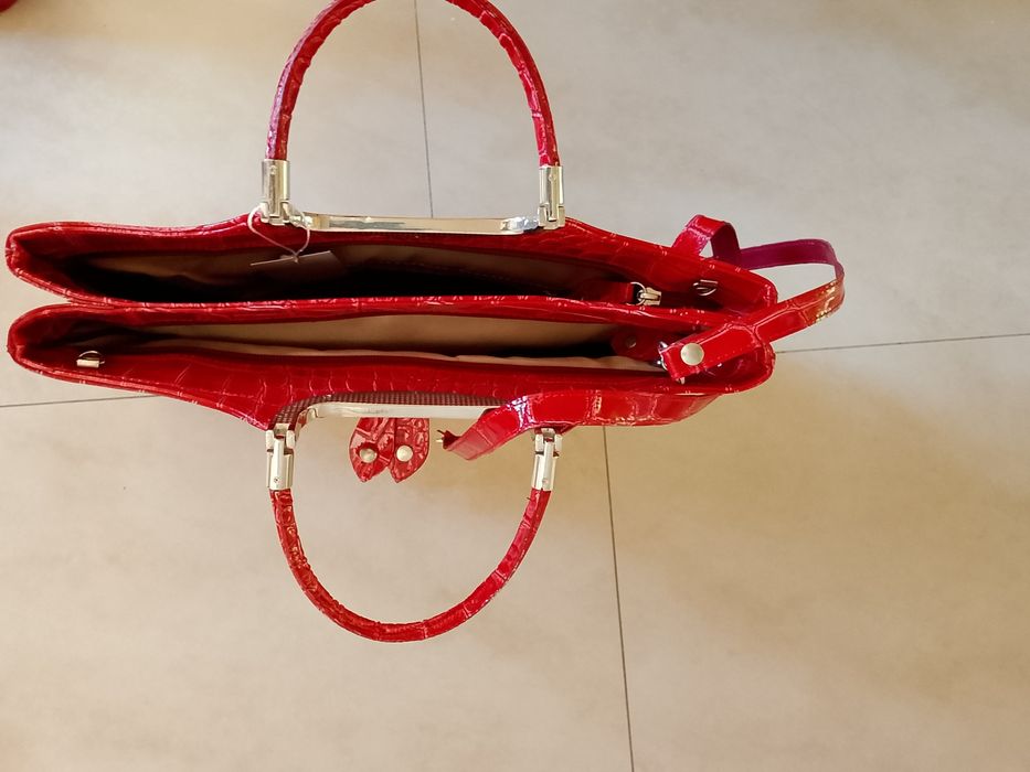 Дамска чанта лак