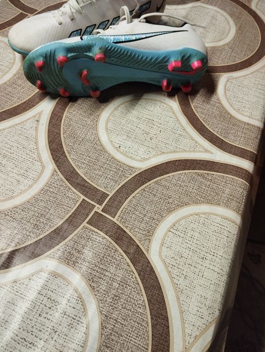 Бутонки, детски футболни обувки NIKE , номер 36,5. Като нови