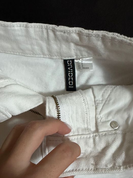 Дънкови къси панталонки H&M.