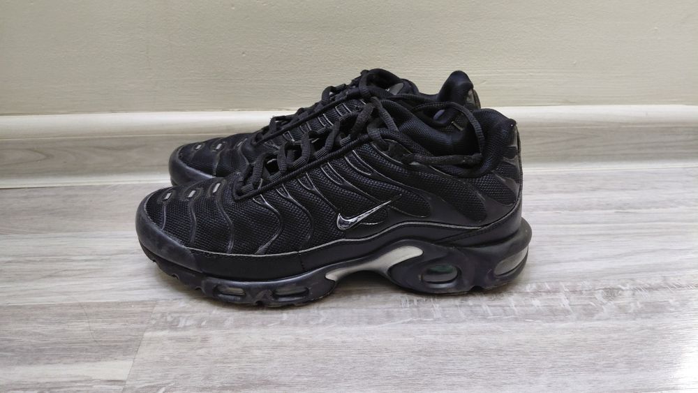 Продам мужские кроссовки