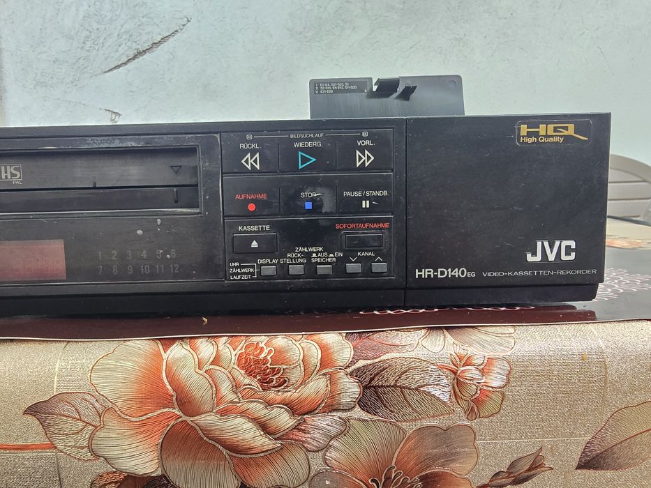 Video player VCR JVC HR-D140eg
