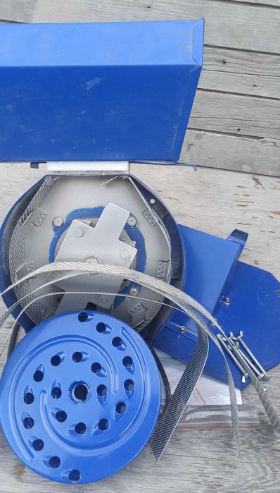 Измельчитель зерна и кормов (дробилка) Бизон-3 (2500 Вт).
